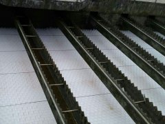 蜂窩斜管填料的孔徑和材料選擇。